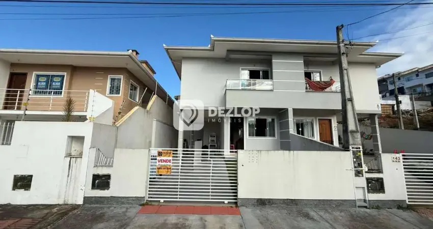 Casa à venda em Potecas, São José - SC | Três dormitórios com suíte