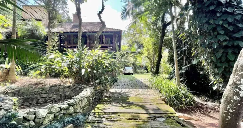 Casa com terreno 3.300 m² - rústica 3d/1ste + edícula. arq. pepe asbun!