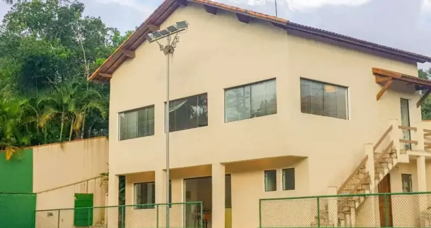 Casa diferenciada no condomínio Vila Verde - km 36 pela Raposo Tavares
