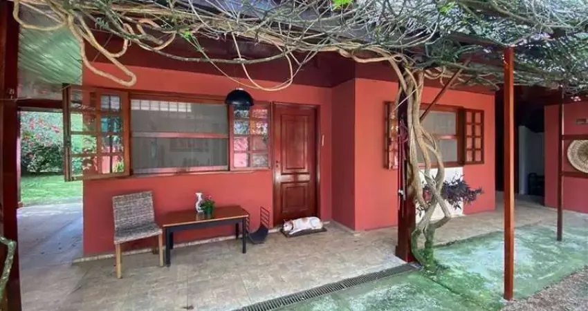 Chác. vale do rio cotia (bolsão fechado) - térrea, 3 suítes, lote plano