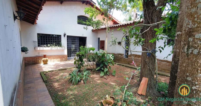 Oportunidade! Casa estilo chácara em condomínio