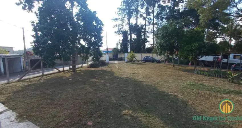 Terreno amplo em bairro residencial e zona mista São Roque