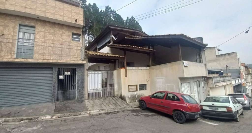 Casa de construção sólida em rua s/saída próximo centro de Cotia.,doct ok!