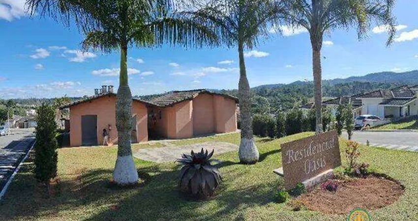 Casa térrea 3 dormitórios(sendo 1 suíte)com quintal em condomínio, centro