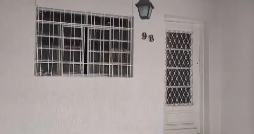 Sobrado a venda com dois dormitorios e com dquarto e banheiro e banheiro nos fundos