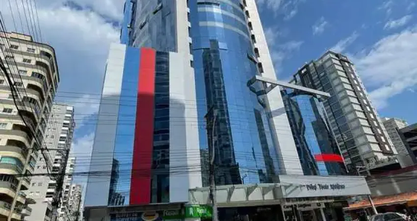 Apartamento à Venda de Altíssimo Padrão em Meia Praia 3 Suítes 1 Suíte Master