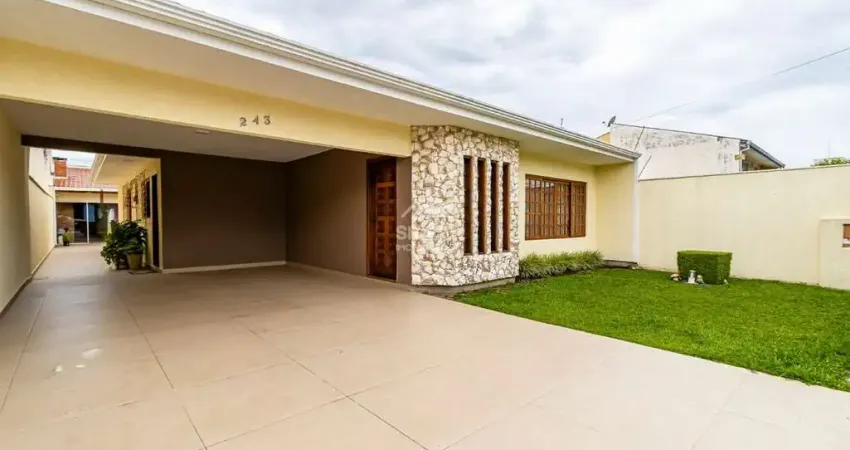 Casa Espaçosa com 4 Quartos, Suíte, Quintal – Capão da Imbuia | Curitiba