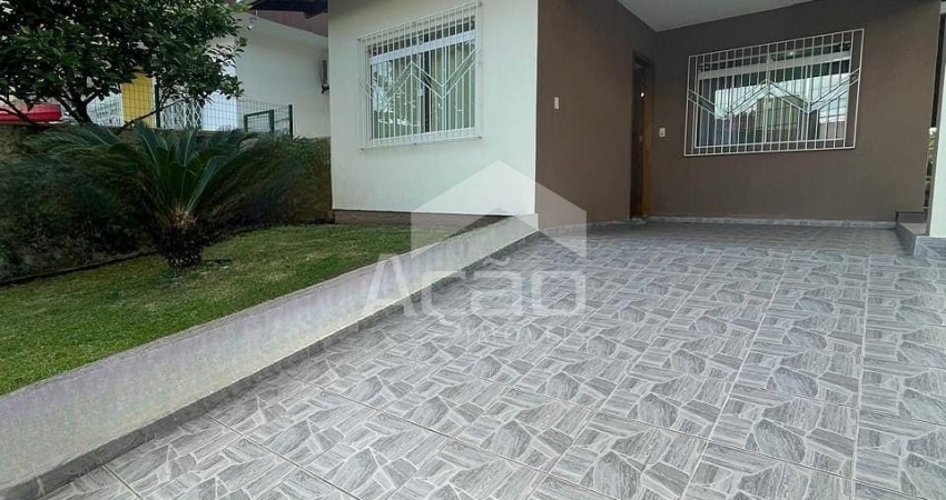 Casa Semi mobiliada Com 2 dormitórios para Locação no bairro Fazenda em Itajaí/SC