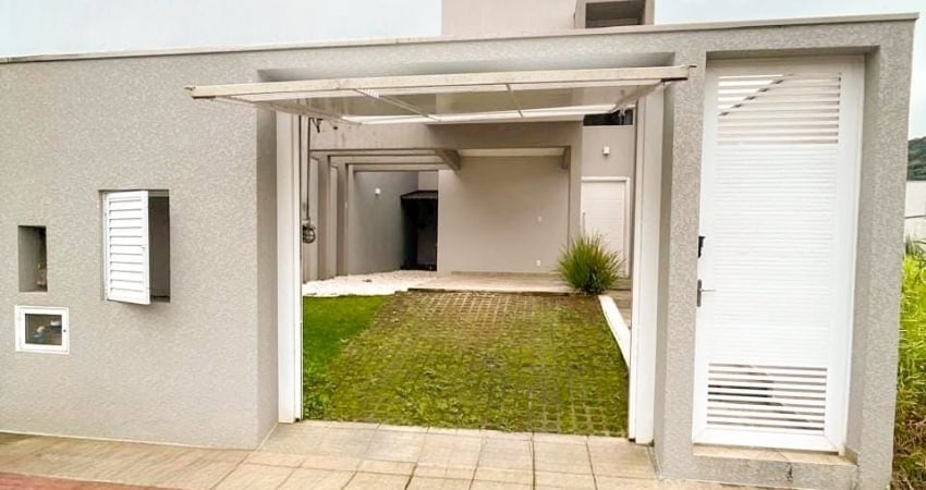 Casa Semi mobiliada Com 1 suíe + 2 dormitórios para Locação no bairro Ressacada em Itajaí/SC