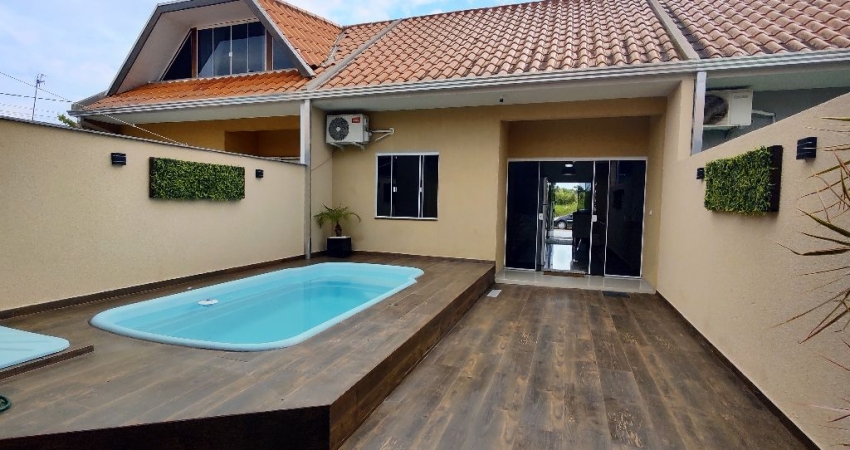 Casa com piscina em Praia de leste Pontal do Parana
