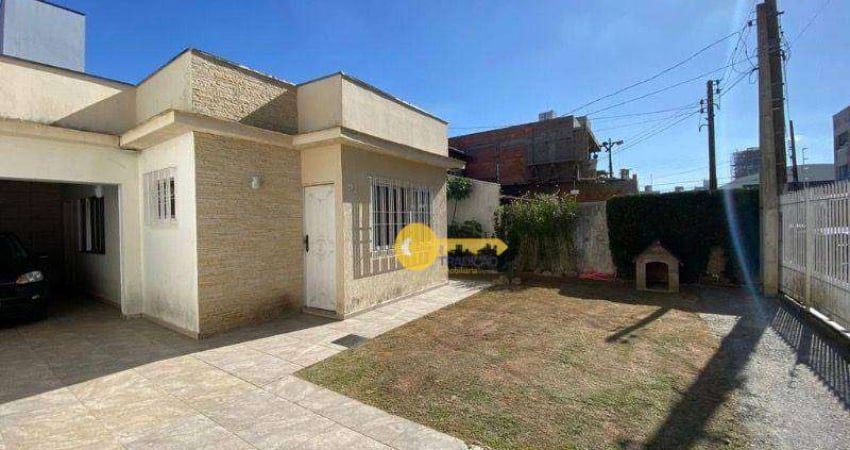 CASA NO CENTRO   Excelente localização - Próxima ao Supermercado Angeloni