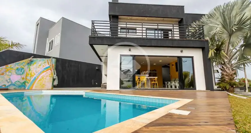Casa em condomínio - 249m²  de área Privativa - 5 dormitórios ( sendo 1 suíte ) - Piscina - 8 vagas codigo: 128884