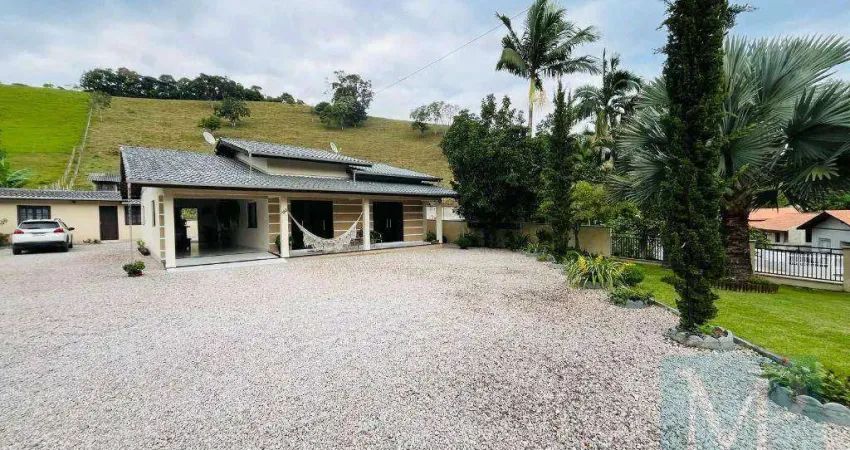 Casa com 3 dormitórios à venda, 250 m² por R$ 1.220.000,00 - Limeira Alta - Brusque/SC