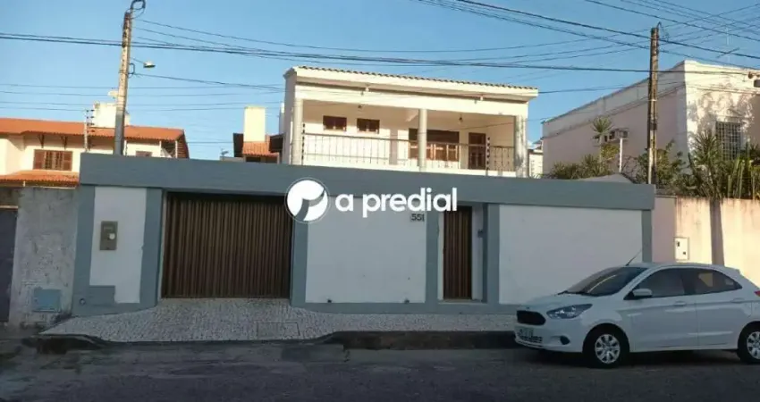 Excelente duplex com 228m² construída, (12x25) sendo 3 suítes com varandas, suíte máster com closet