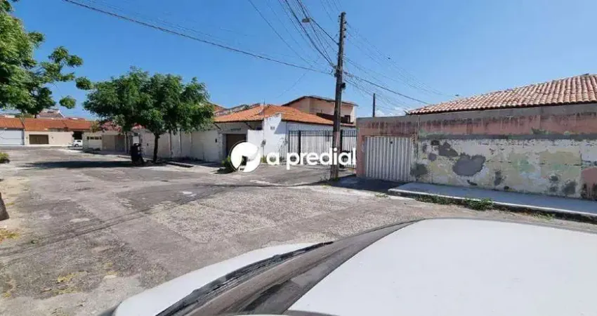 Casa com 3 quartos à venda na Vila Graziela, 39, Cidade dos Funcionários, Fortaleza