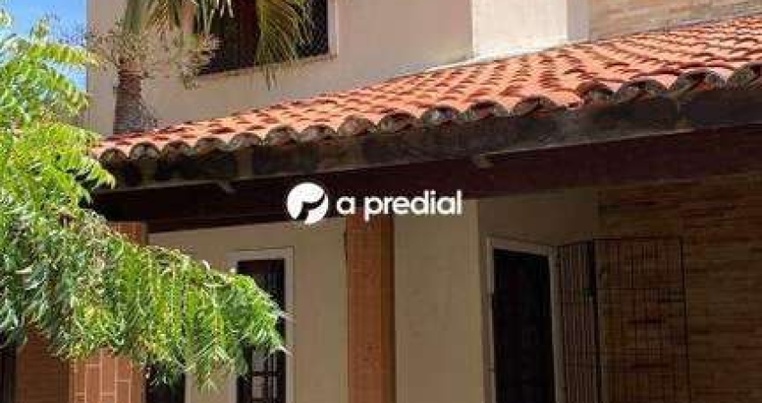 Ampla Casa com 6 Dormitórios e Localização Privilegiada!