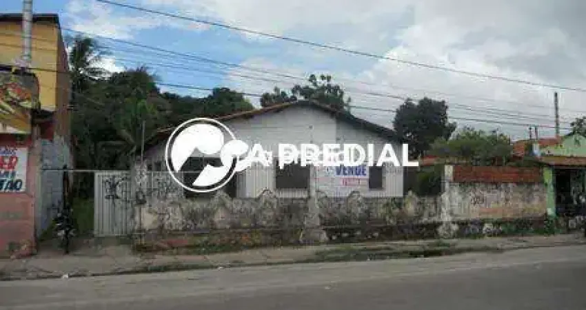 Terreno com casa construída, com fidelidade de locação a poucos metros do Carnaúba e Cometa supermercados.