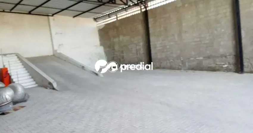 Galpão 300m², esquina com Rua Pedro Gomes da Rocha.