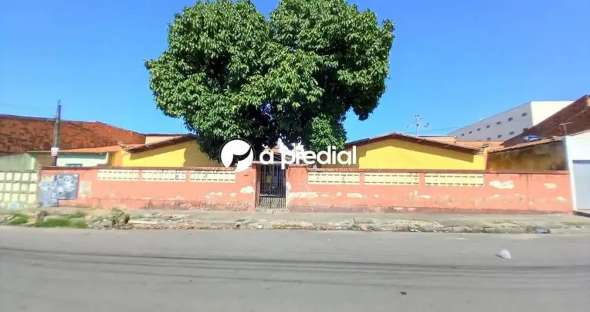 Casa com 1 quarto, a poucos metros da Unidade Básica de Saúde - Manuel Carlos Gouveia.