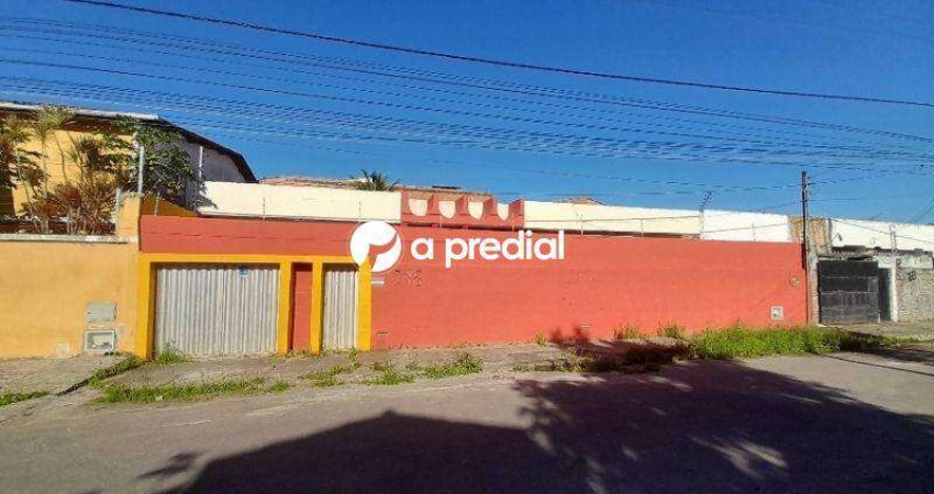 Casa com 3 quartos para alugar na Rua Esmerinda Mendes, 715, Salinas, Fortaleza