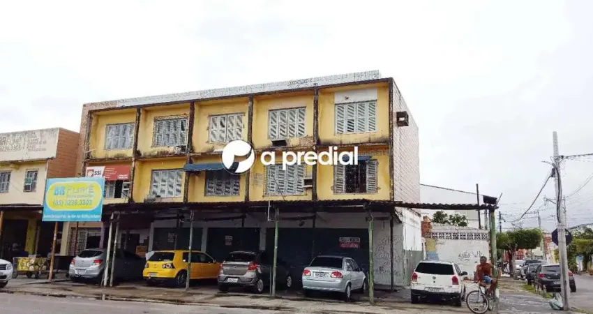 Loja com banheiro, a poucos metros da praca do carlito pamplona.