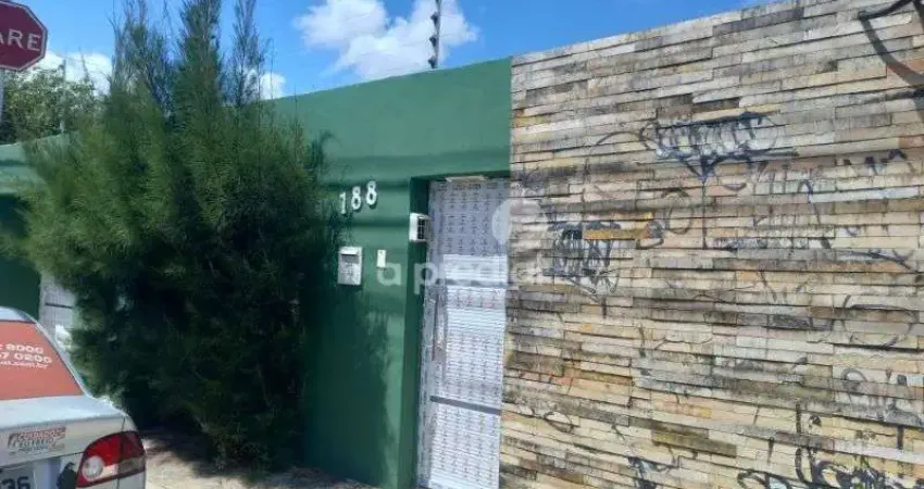 Casa comercial com 1 sala para alugar no Guajerú, Fortaleza 