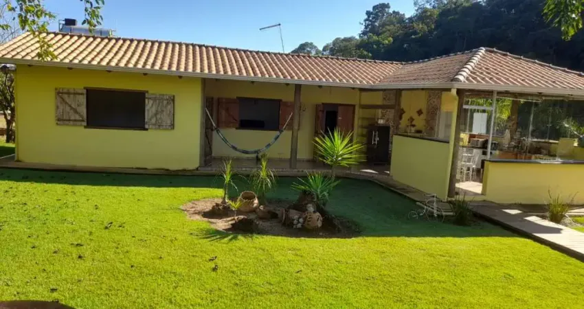 Sítio Lindo, 1,500m², (3 Quartos, Piscina, Área De Churrasco, Lagoa, Sinuca)