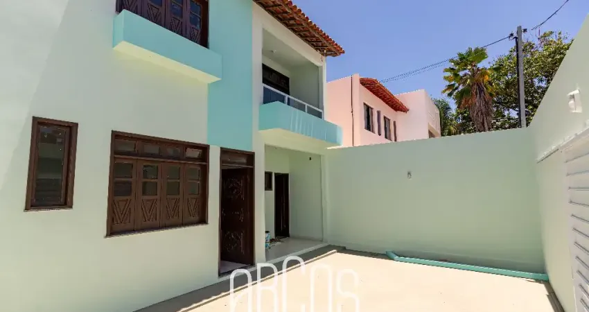 Casa na Atalaia, duplex com 2 suítes, a 100m da praia