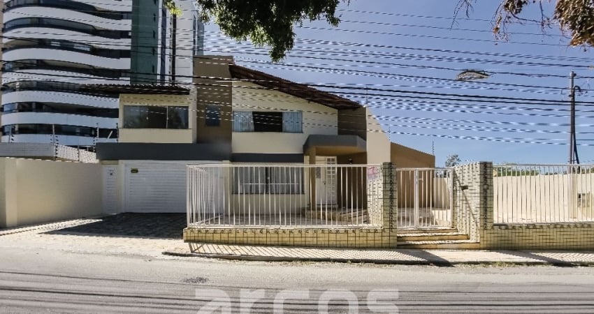 Casa na Farolândia, próxima à Av. Beira Mar. Duplex com mezanino e 3 suítes, sendo 1 suíte master