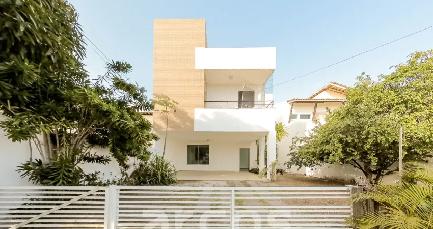 Casa no condomínio rota do sol na aruana | 4 quartos, 2 suítes, varanda e amplo quintal arborizado