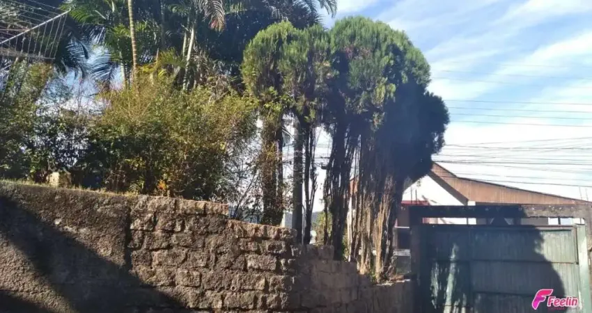 Casa com 2 dormitórios + 1 kitnet com entrada privativa no saco grande