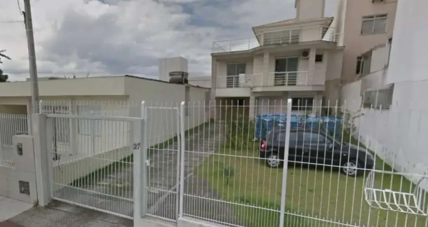 Casa com 3 dormitórios sendo 1 suíte em ótima localização - barreiros