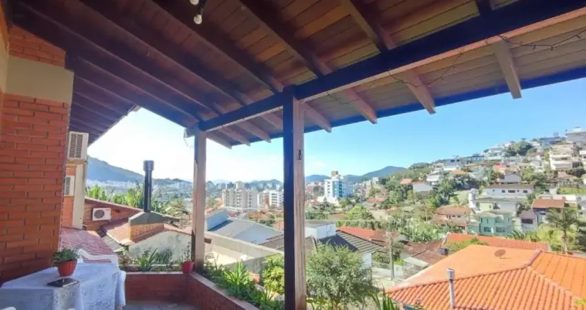 Casa com 4 dormitórios + escritório e linda vista livre no pantanal