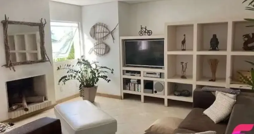 Casa contemporânea cercada por natureza - lagoa da conceição- florianópolis sc