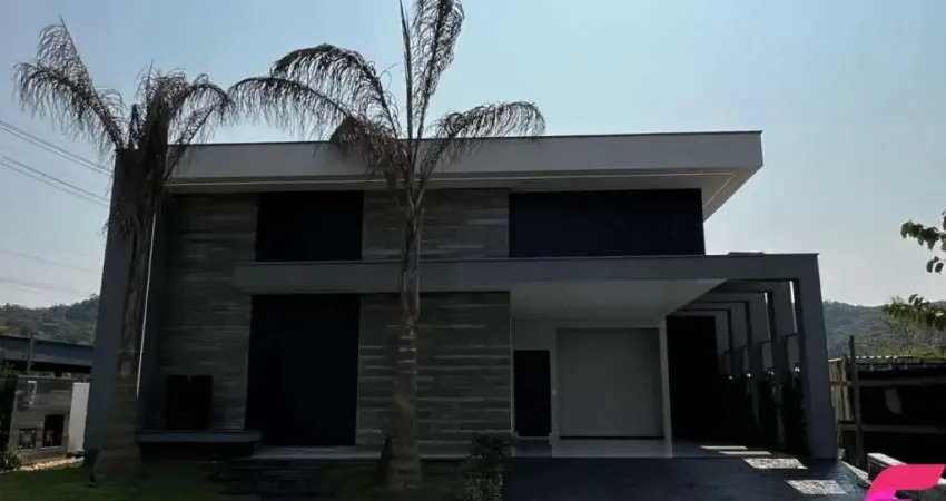 Casa com 03 dormitórios e 01 suite e  piscina em condomínio fechado -pedra branca -palhoça sc