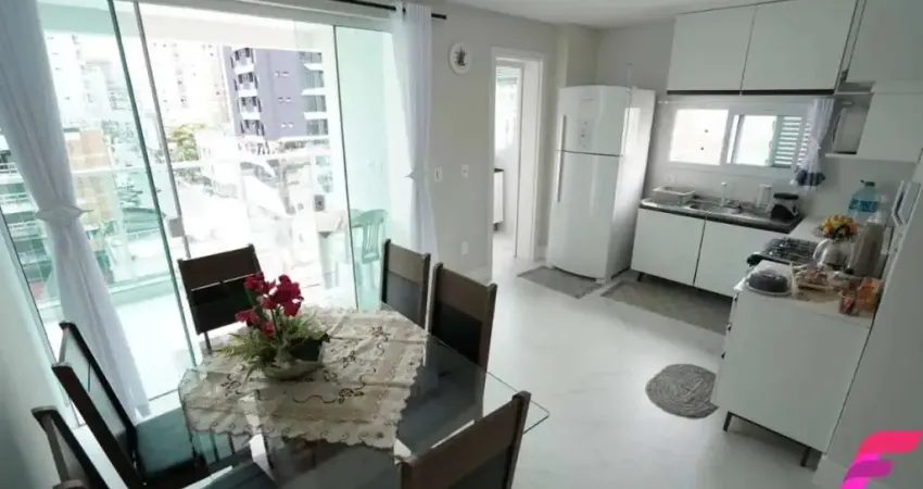 Apartamento 2 suítes, 2 vagas de garagem e próximo ao mar em meia praia/itapema