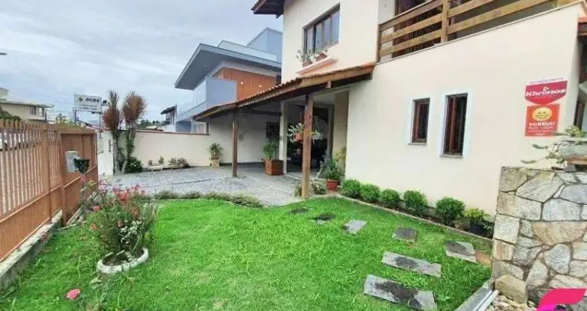 Casa com 5 quartos à venda na Rua Professor Américo Vespúcio Prates, 46, Carianos, Florianópolis