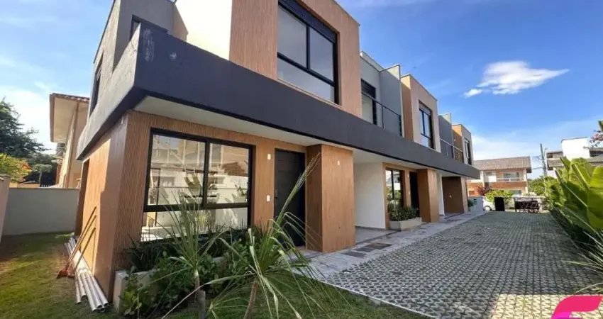 Casa com 3 quartos à venda na Rua Grumixama, 163, Campeche, Florianópolis