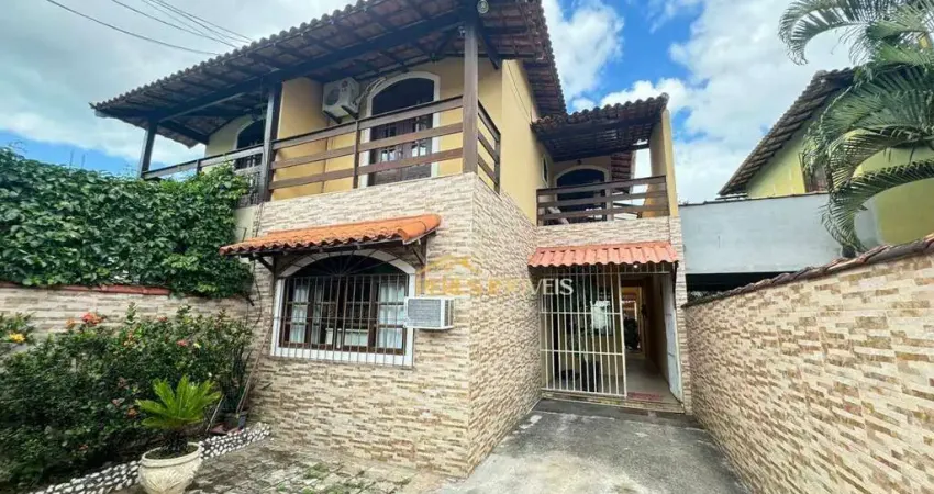 Excelente casa duplex meio lote com 3 quartos, área gourmet, piscina e churrasqueira à venda, 161 m² - Centro/Village Sol e Mar-Rio das Ostras/RJ