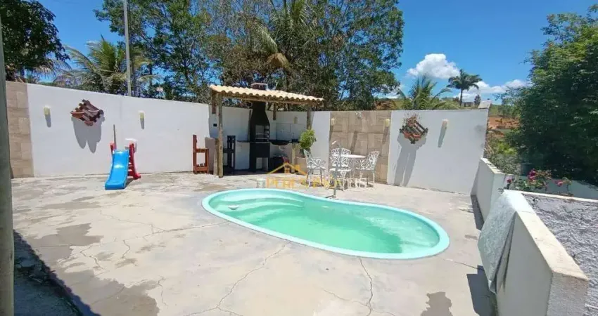 Proprietade de 800m2, com pes frutiferos, criação de galinhas de granja, peixes, com piscina, área gourmet/ canta galo/ Rio das Ostras/ RJ