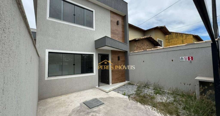 OPORTUNIDADE! Casa duplex na primeira quadra da rodovia com 3 quartos à venda - R$450.000,00 - Village Rio das Ostras - Rio das Ostras/RJ