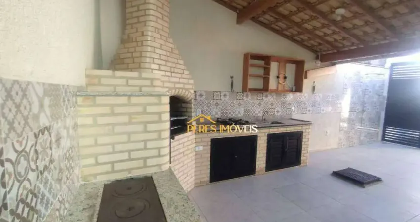 Linda casa toda planejada, com área gourmet, localização privilegiado.Rio das Ostras/RJ.