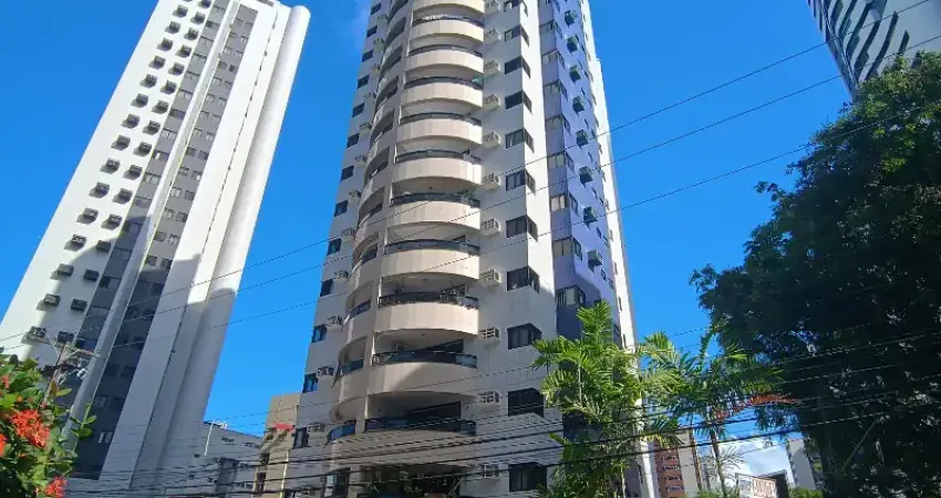 Apartamento com aproximadamente 100m2, varanda, 3 quartos sendo 2 suítes, portaria 24h!