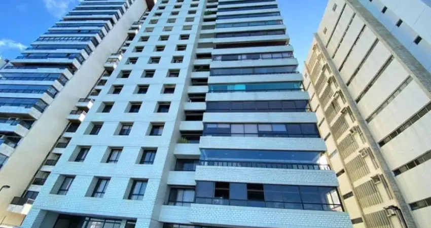 Apartamento com aproximadamente 380m2, 4 quartos sendo 2 suítes, 4 vagas!