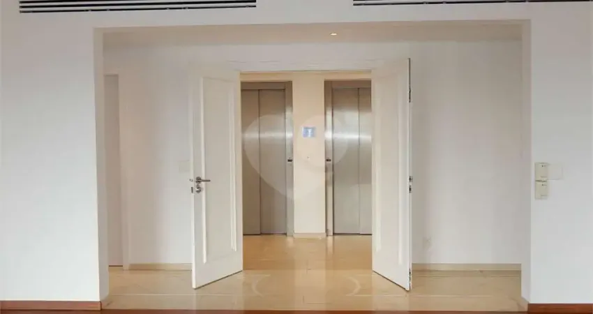 Apartamento com 4 quartos à venda em Moema - SP