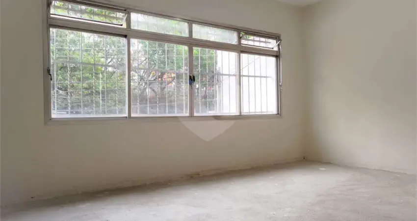 Casa térrea com 3 quartos à venda em Jardim Colombo - SP