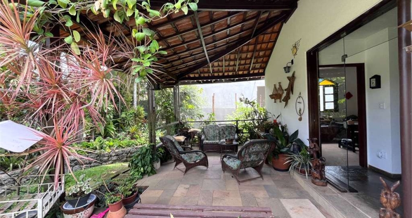 Casa com 4 quartos à venda na Tenente Moura, Horto Florestal, São Paulo