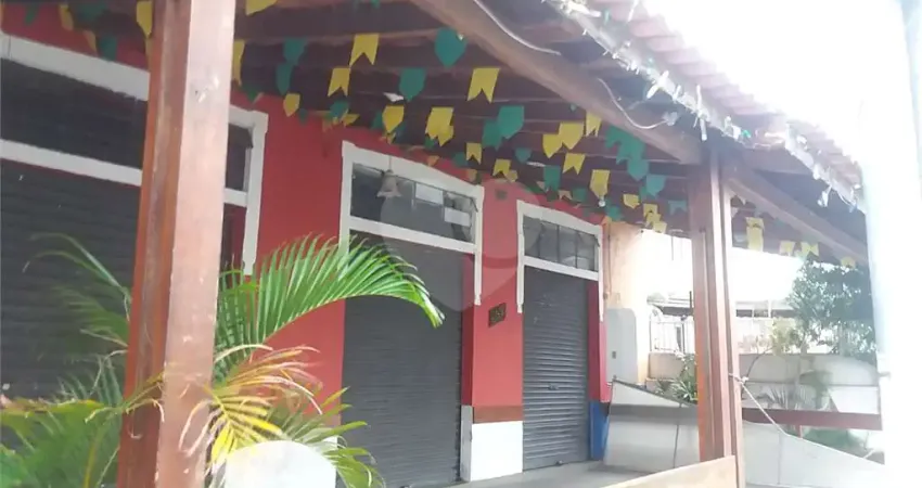 Casa de vila com 2 quartos à venda em Chora Menino - SP