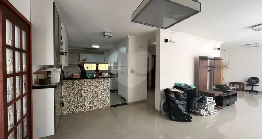 Sobrado com 4 quartos à venda em Vila Cordeiro - SP