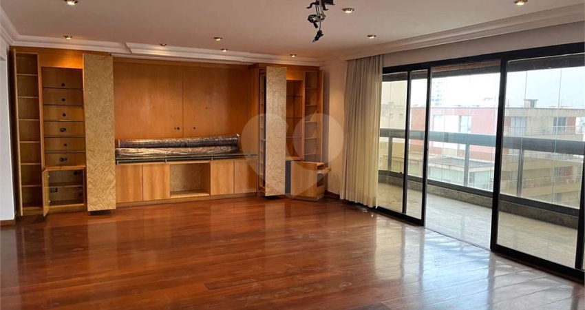 Apartamento com 4 quartos à venda em Aclimação - SP